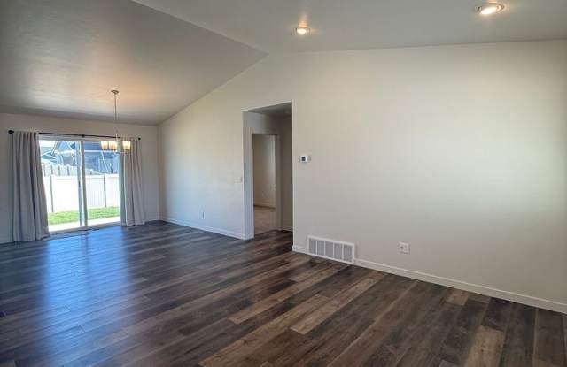 3 Bedroom, 2 Bathroom Single Family Home! Gallery 3