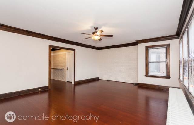4414 North Maplewood Avenue Gallery 3