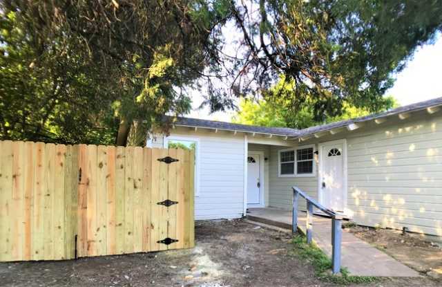 1005 Davis Avenue - 1005 E Davis Ave, Fort Worth, TX 76104
