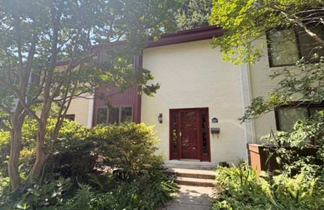 2071 Golf Course Drive Gallery 3