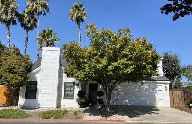 For Rent: Beautiful 3 Bed / 2.5 Bath Home in Gated Community! photos photos