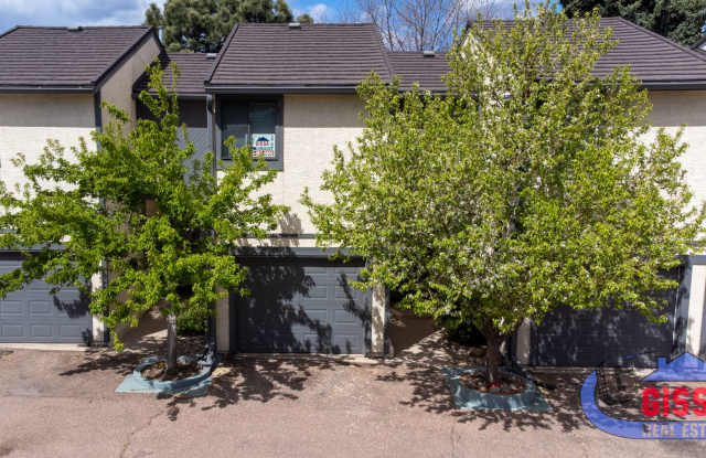 Cute townhome with 2 bedrooms - 1 1/2 bath - 1 car garage available now! photos photos