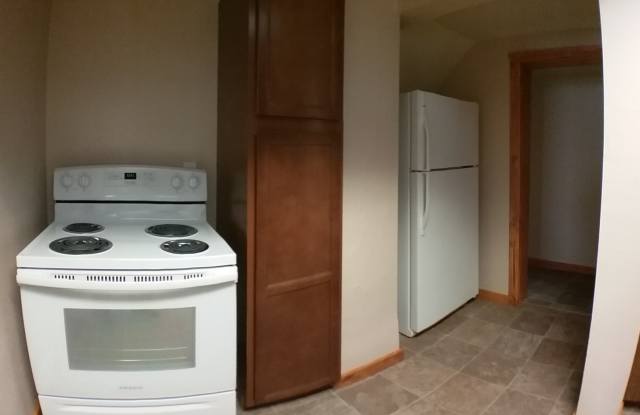 1419 Mclean St. - Lower Gallery 1
