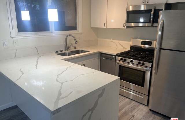 16531 W Sunset Blvd - 16531 Sunset Boulevard, Los Angeles, CA 90272