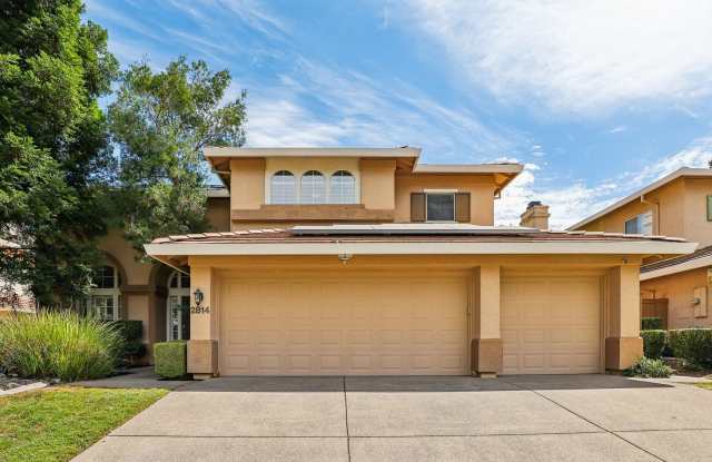 Spacious 4-Bedroom, 3-Bathroom Home with Private Pool in Roseville Gallery 1