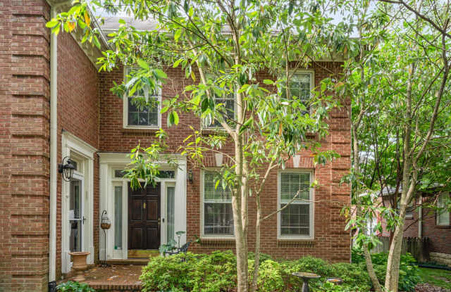 Newly Renovated 2-Bedroom Townhome in the Heart of Green Hills - 225 Woodmont Circle, Nashville, TN 37205
