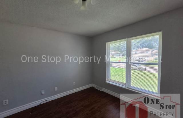 Spacious 3 Bedroom, 1 Bathroom Duplex for Rent Gallery 4