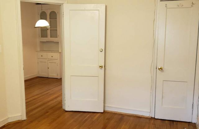 1844 D STREET NE Gallery 4