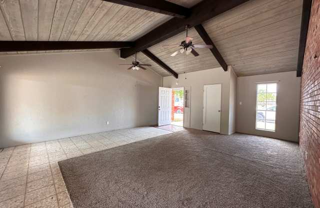 1 Bed 1 Bath Duplex Availabel NOW! Gallery 3