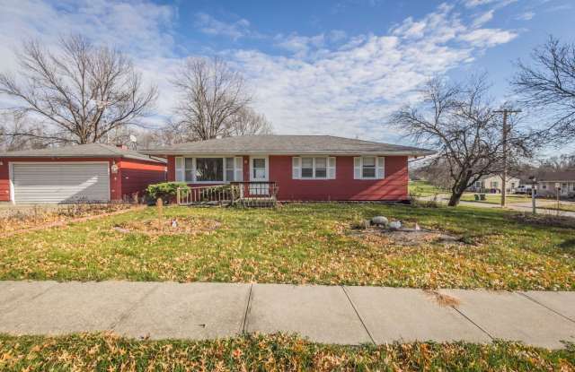3 Bedroom 2 Bath Home for Rent Indianola, 2 Stall Detached Garage - 410 South D Street, Indianola, IA 50125
