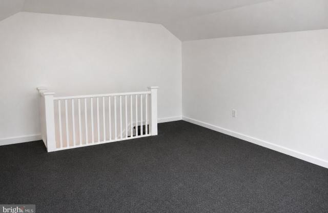 58 ELMHURST Avenue Gallery 4