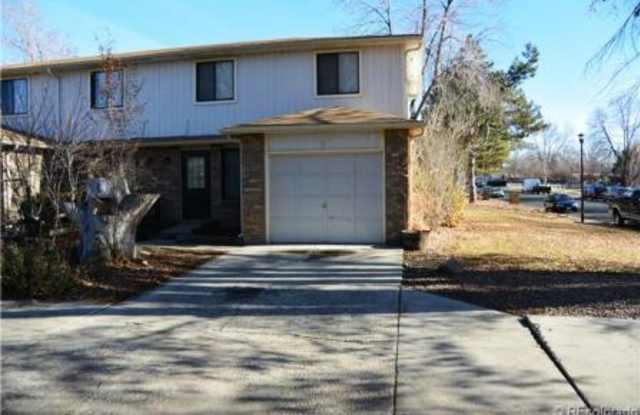 COZY END UNIT TOWN-HOME IN LONGMONT AVAILABLE: - 216 East 8th Avenue, Longmont, CO 80504 COZY END UNIT TOWN-HOME IN LONGMONT AVAILABLE: - 216 East 8th Avenue, Longmont, CO 80504