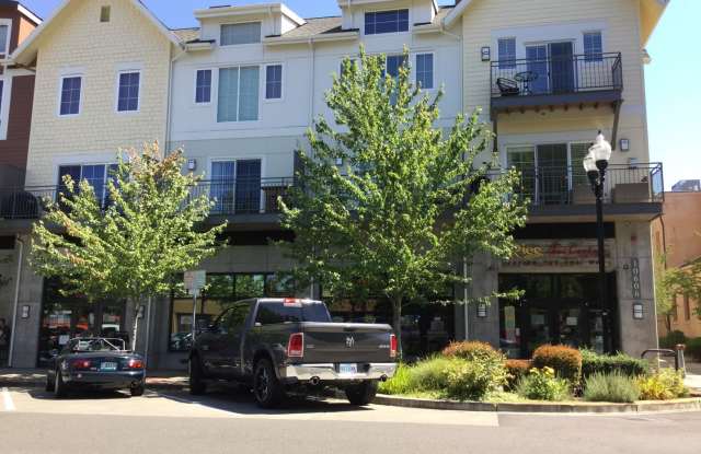 1/2 OFF FIRST FULL MONTH IF SIGNED BY 9/1!! Great Condo with a Garage in Prime Location with Single Car Garage! - 10606 Southeast Main Street, Milwaukie, OR 97222