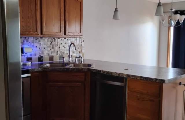 1013 10th Ave Nw - 1013 10th Avenue Northwest, Altoona, IA 50009