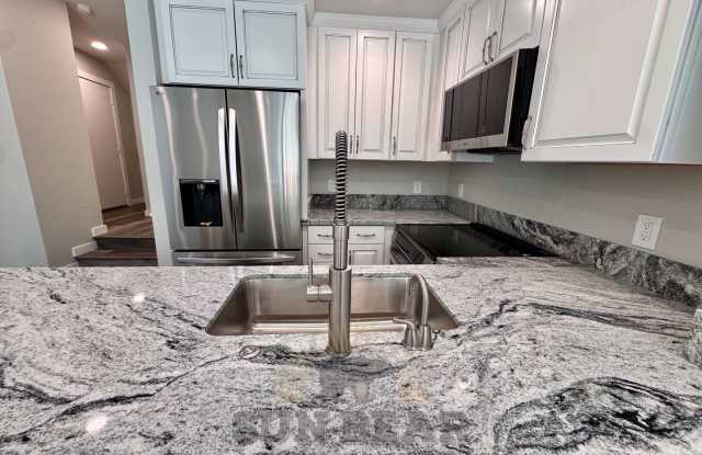 Beautiful 1 Bedroom! Great Location! photos photos