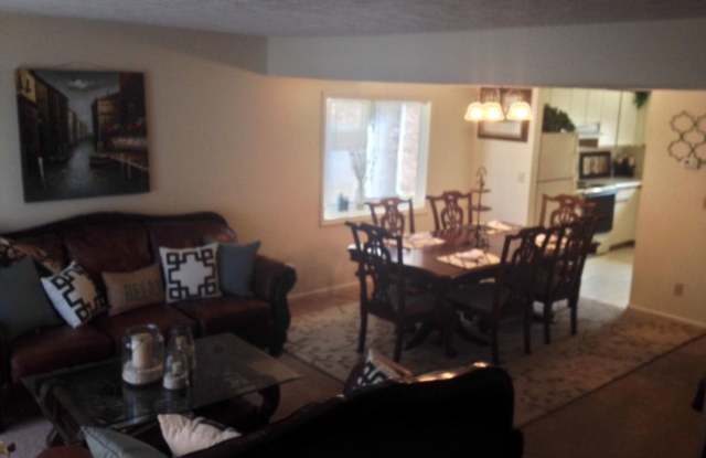 Braemar Townhomes Large 3 Bedroom w/ garage Gallery 3