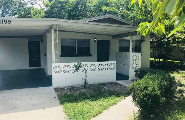 Nicely finished 3/1- move in by 10/1 and enjoy 1/2 off first months rent. - 1199 32nd Street Northwest, Inwood, FL 33881