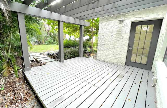 1608 NE 2nd Ct Gallery 3