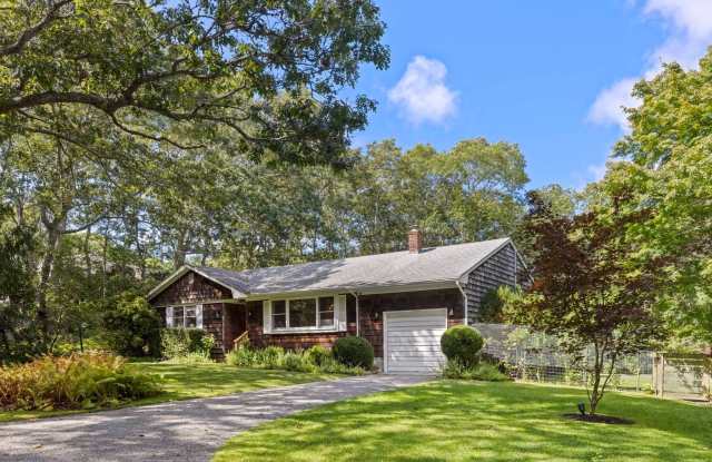 813 Edge of Woods Road Gallery 4
