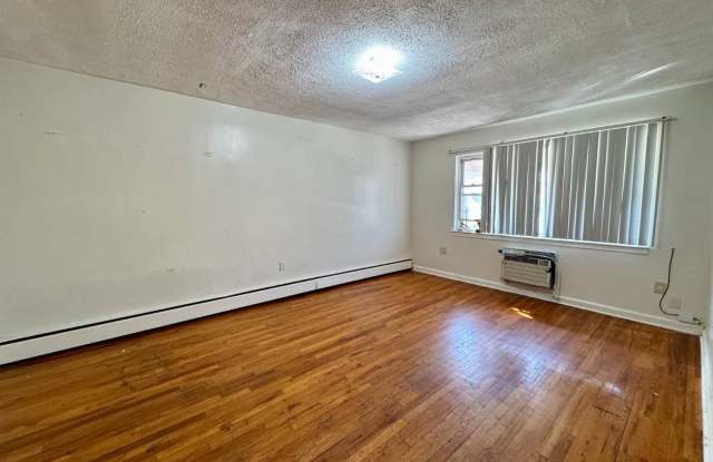 526 Underhill Ave photos photos