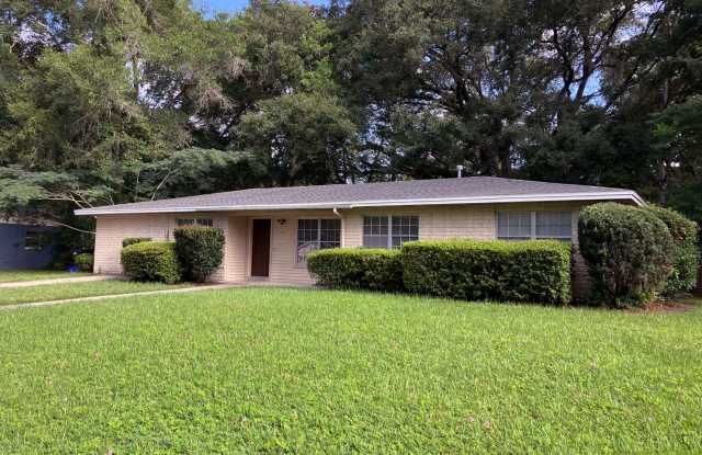 Lovely 3 Bedroom Home in Northwood - Fenced-in Yard photos photos