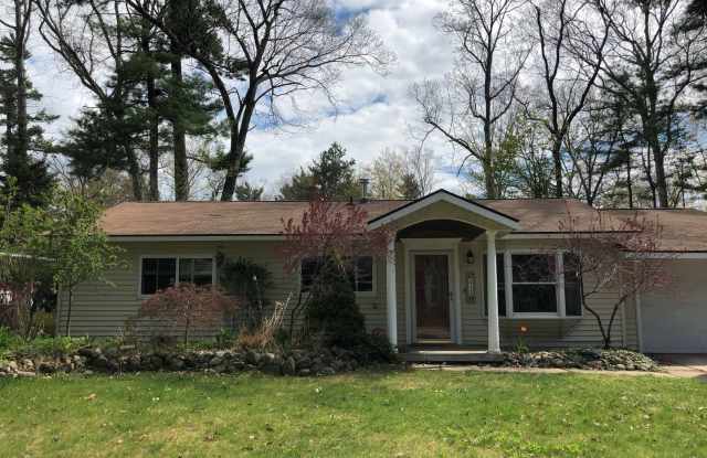 1724 Comanche St - 1724 Comanche Street, Traverse City, MI 49686