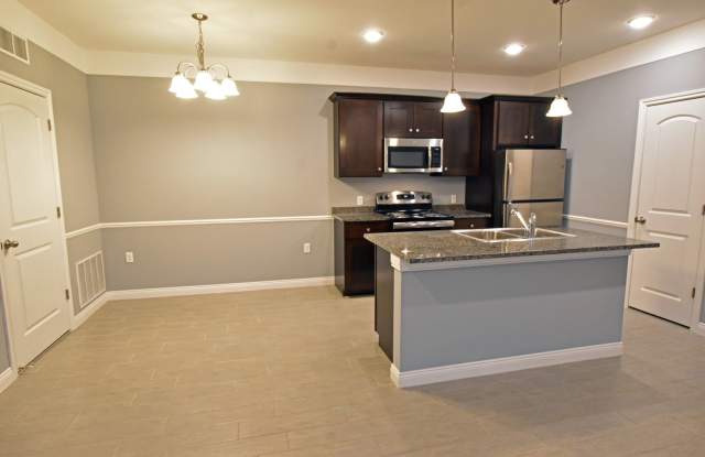 Shelby Township-2 Bedrooms, 2-Baths, Attached garage. Immediate possession! Gallery 3