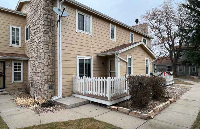 Charming 2 Bed 2 Bath Townhouse Gallery 1
