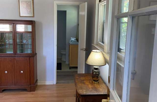 Guest Cottage for rent Gallery 2