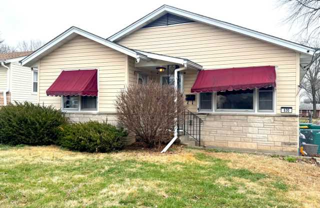 2 Bed 1 Bath in WEBSTER GROVES w/ Fenced Yard photos photos