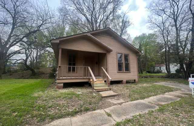 2 Bedroom... 1 Bathroom.. - 1903 Abbie Street, Shreveport, LA 71103
