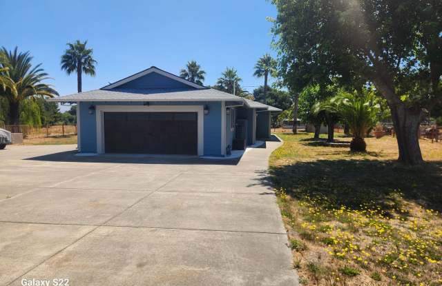 Must See, Incredible 3 bedroom, 2 bathroom, livestock friendly property with a resort like feeling in a great location! - 1259 Stony Glen Lane, Sonoma County, CA 94931