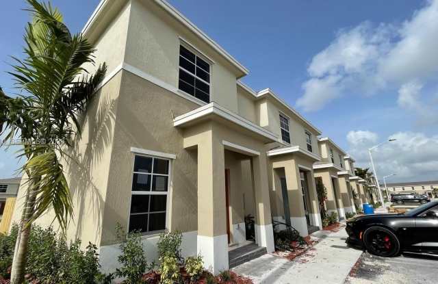 440 NE 4th Ter photos photos