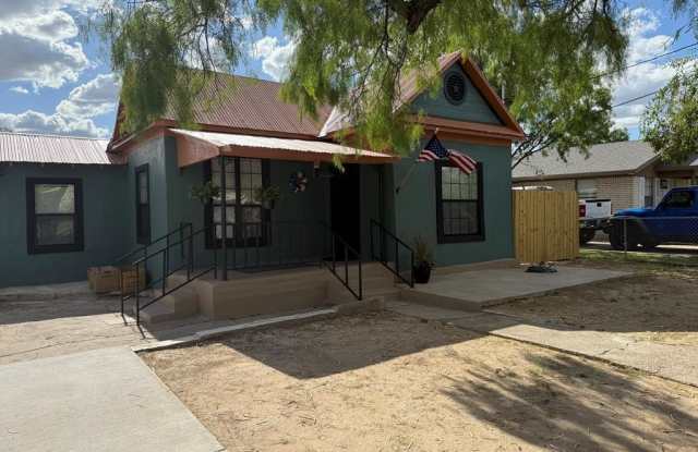 849 Trinity Street photos photos