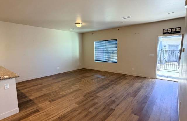 4 BEDROOM! Townhome in Bellemont! $2,500.00 - New carpet & paint! Gallery 3