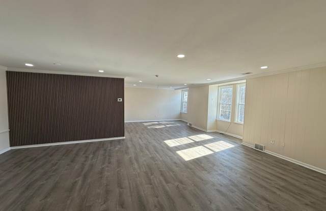 7801 MONTGOMERY Avenue unit: Apt 1 photos photos