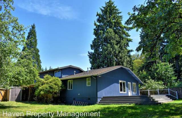 521 S 38th Ct Gallery 4