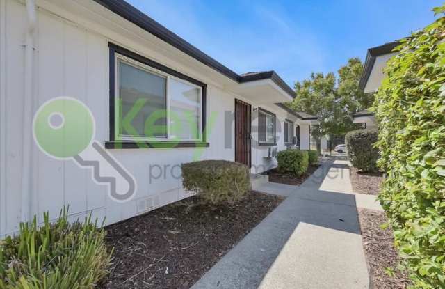 1065 Santiago Ave photos photos