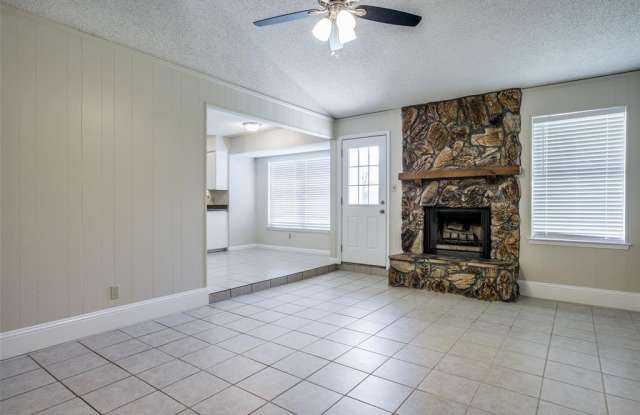 702 W Lynn Creek Drive Gallery 2
