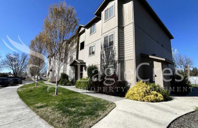 3rd Floor Two Bedroom, One and a Half Bathroom Unit With View Gallery 3