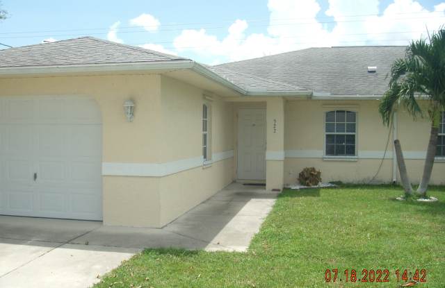 522 NE 24th Pl photos photos