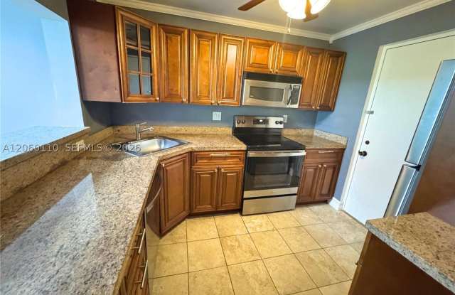 2324 S Cypress Bend Dr Gallery 3