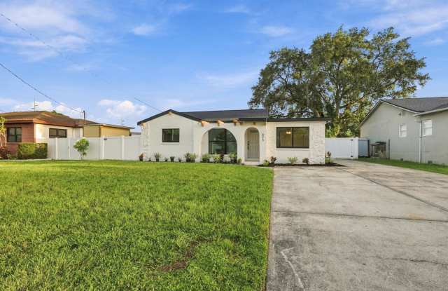 Completely Renovated 3/2 Gallery 3
