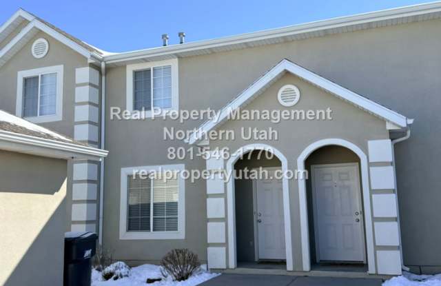 Cute 2 Bedroom Townhome in South Ogden Available photos photos