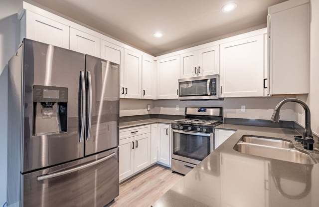 3 bed 2.5 bath townhouse with garage. photos photos