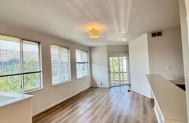 Spacious West Denver Townhome in Prime Location! Available Now! photos photos Spacious West Denver Townhome in Prime Location! Available Now! photos photos