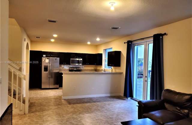 9446 SW 170th Ave photos photos