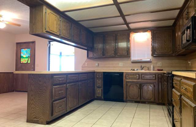 3 Bedroom Home with a Pool in West Norman photos photos