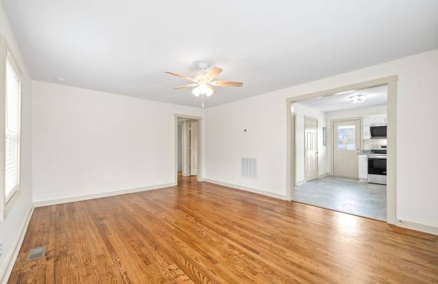 Renovated 3 Bedroom Home For Rent Near Downtown Clarksville photos photos