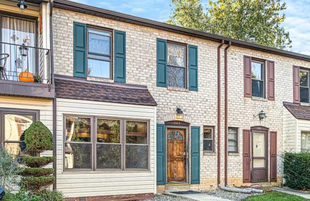 122 CENTER Court photos photos